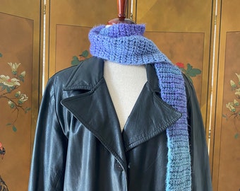 Thin crochet scarf with ombré effect in blue and lavender