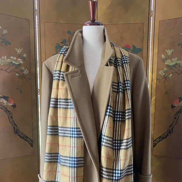 Cashmere scarf with plaid pattern made in Scotland