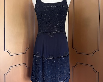 Mini robe en soie noire brodée de perles par Adrianna Papell, taille 4