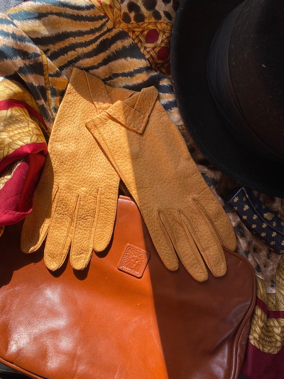 Vintage tan leather gloves by Viola Weinberger