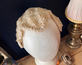 Copricapo da sposa vintage in pizzo avorio con perline