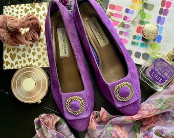 Chaussures plates vintage en daim violet par Carriage Court