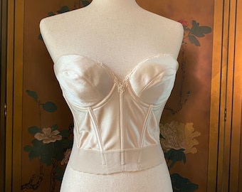 Corsetto vintage con struttura di stecche in bianco sporco