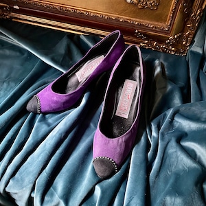 Vintage suede pumps with crystals in purple and black from Julia Van Beek, size 6