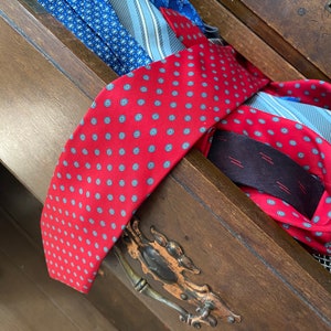 Vintage silk necktie in red with graphic print