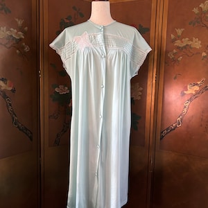 Vintage nightgown in pale blue by Vanity Fair, size M