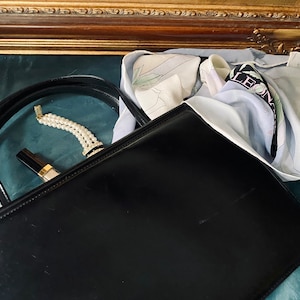 Vintage handbag in black smooth leather