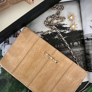 Bolso bandolera de piel de serpiente auténtica de Jane Shilton en color crema, estilo años 30