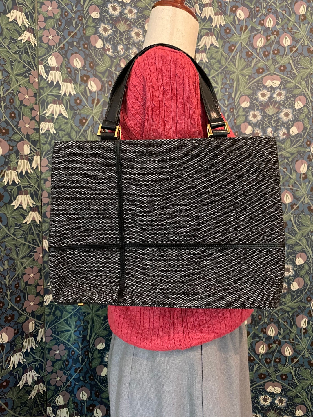 レザーのアクセントが付いたグレーのヴィンテージ エティエンヌ  