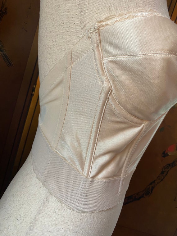 Vintage corset with boning structure in off white - image 4