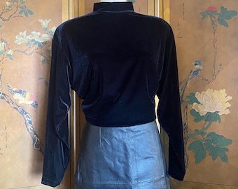 Top vintage de terciopelo con mangas largas y cuello alto, talla L