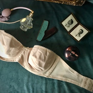 Vintage strapless bra in off white, size 34C