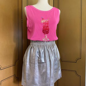 Camiseta de tirantes rosa con bordado de cóctel con cuentas, talla L