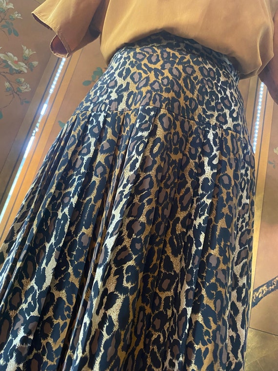 Vintage leopard print pleated midi skirt, size M