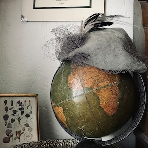 Rare vintage hat with mesh veil and feather in grey