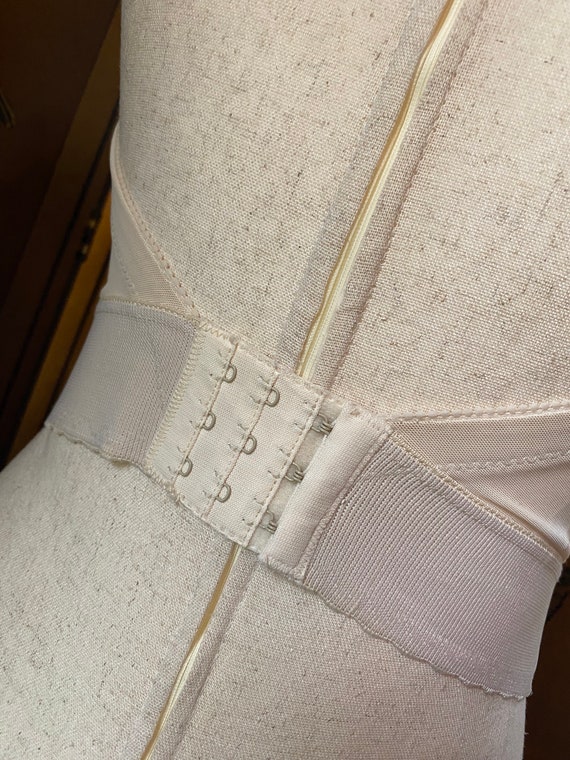 Vintage corset with boning structure in off white - image 5
