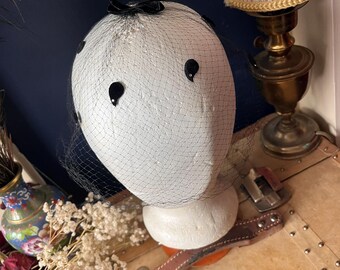 Vintage zwart mesh kopstuk met fluwelen details en strikken