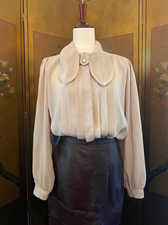 Vintage blouse in beige, size 12