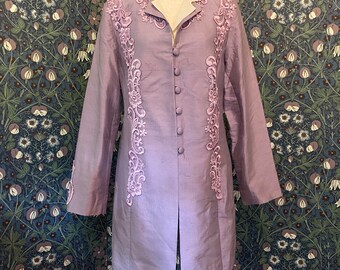 Taffetas coat with flower appliqués in lavender, size 6/8