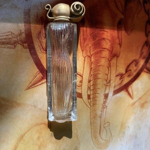 Frasco de perfume Givenchy en organza en miniatura, coleccionable