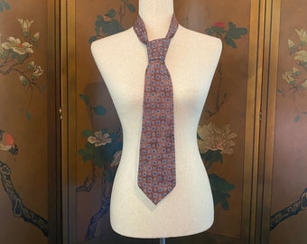Vintage sidenslips från Halston i blekt rosa med grafiska tryck