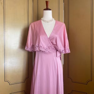 Vintage pink robe by Lily of France; size M