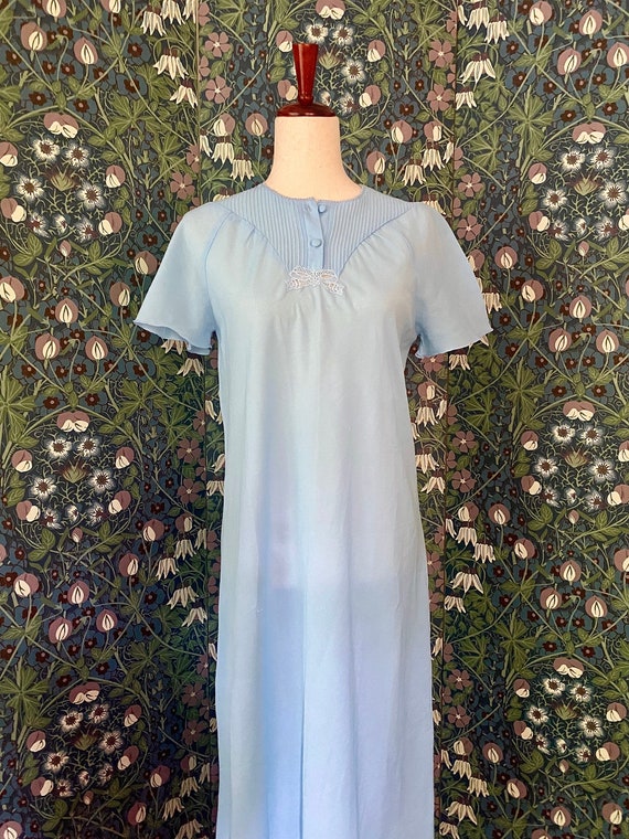 Vintage nightgown in baby blue, size 8