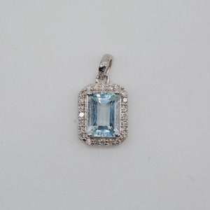 14k aquamarine necklace, Aquamarine gold pendant, Yellow gold aquamarine pendant, Natural aquamarine necklace, 14k gold aquamarine pendant,
