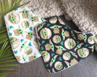 Baby Yoda bandana slabbetjes – superzachte katoenen flanellen slabbetjes met dubbelzijdig badstof, handgemaakte babyaccessoires, Star Wars accessoires