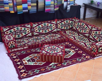 Conjunto de sofás em L na cor Borgonha: Oriental Home Decor