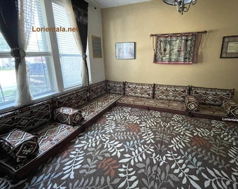Conjunto de sofás orientais marrons em formato de L: Boho Home Decor