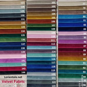 Pu&ograve; includere: Una tabella colori di campioni di tessuto di velluto in una variet&agrave; di tonalit&agrave;, tra cui beige, marrone, verde, blu e viola. I campioni sono numerati ed etichettati con il testo "Velvet Fabric" e l'indirizzo del sito web "Lorientala.net".