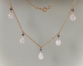 Chaîne or et labradoriteset tanzanite,jeune Femme stylée,bijou délicat de luxe,or gold filled 14 k,cadeau abordable,de toutes circonstances.