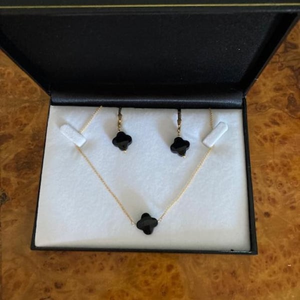 Kleeblatt-Set aus schwarzem Onyx – Kette und Ohrringe – Kette aus 14-karätigem Gold – diskreter schwarzer Halsschmuck – tolles Geschenk für viele Anlässe