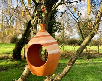 Mangeoire distributeur de graine pour oiseaux en argile terre cuite poterie artisanale