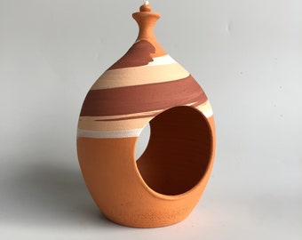 Mangeoire distributeur de graine pour oiseaux en argile terre cuite poterie artisanale