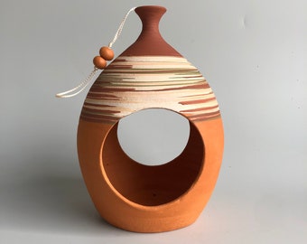 Mangeoire distributeur de graine pour oiseaux en argile terre cuite poterie artisanale