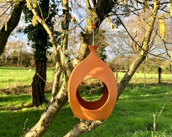 Mangeoire distributeur de graine pour oiseaux en argile terre cuite poterie artisanale