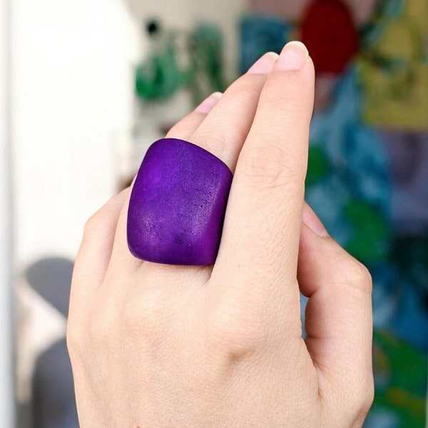 Anillo morado grueso, Accesorio ecológico de nuez de tagua para todos, joyería llamativa suave y liviana, idea de regalo unisex sustentable