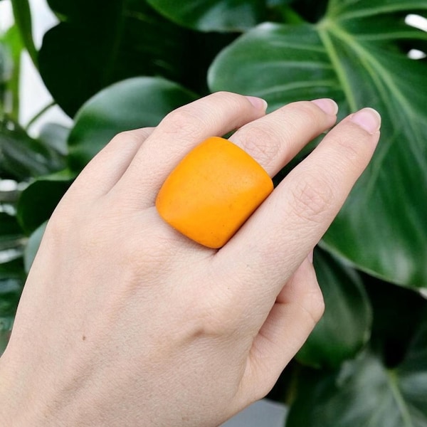 Anillo grueso amarillo quemado, joyería natural hecha a mano, anillo amarillo boho moderno, anillo unisex colorido vibrante,