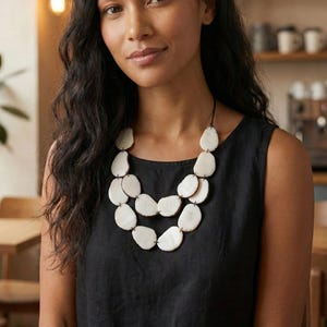 Collar elegante para mujer – Diseño audaz de doble capa, joyería orgánica hecha de marfil vegetal (tagua).
