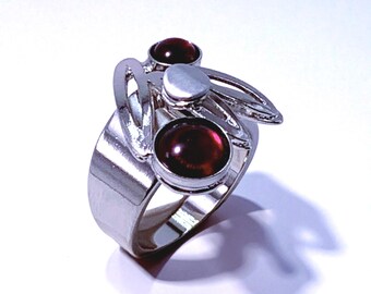 Fantasy Silver Ring: Red Glass Stone, Christophe Poly Design
