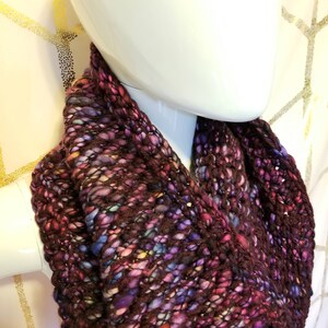 Gehäkelter Schlauchschal in Grobstrick-Wolle aus Merinowolle