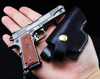 1911 TATICAL PISTOL BERETTA 1:4 REDUCED MODEL KEYCHAINS GIFT PENDANT DETACHABLE 1911 TATICAL PISTOL BERETTA 1:4 REDUCED MODEL KEYCHAINS GIFT PENDANT DETACHABLE