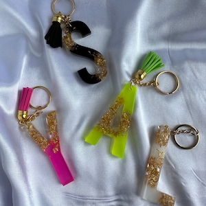 Gold flakes letter Keychain, initial keychain, resin keyring, resin letter keychain, letter keychain, personalized keychain