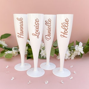 パーソナライズされたプラスチック製シャンパンフルート - プロセッコフルート/結婚式/女子会/誕生日 - さまざまな色のプリントが利用可能/スパークルまたは無地のプリント
