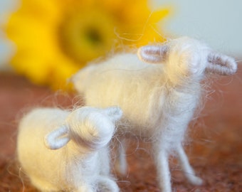 2 natural white wool lambs* Unique Eco-friendly presents* Easter* natural wool miniature animals* Valentine's gift* beige white* Waldorf