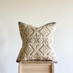 Handwoven Decorative Boho Throw Pillow, Nyla Boho Pillow, Handmade Decorative Pillow, Kilim Pillow, Cushion Cover, Throw Pillow