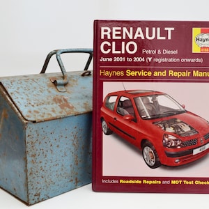 Haynes Renault Clio Workshop Manual | Renault Owners Manual | Hardback Book | Birthday Gift | Car Memorabilia | Car Book | Renault Gifts