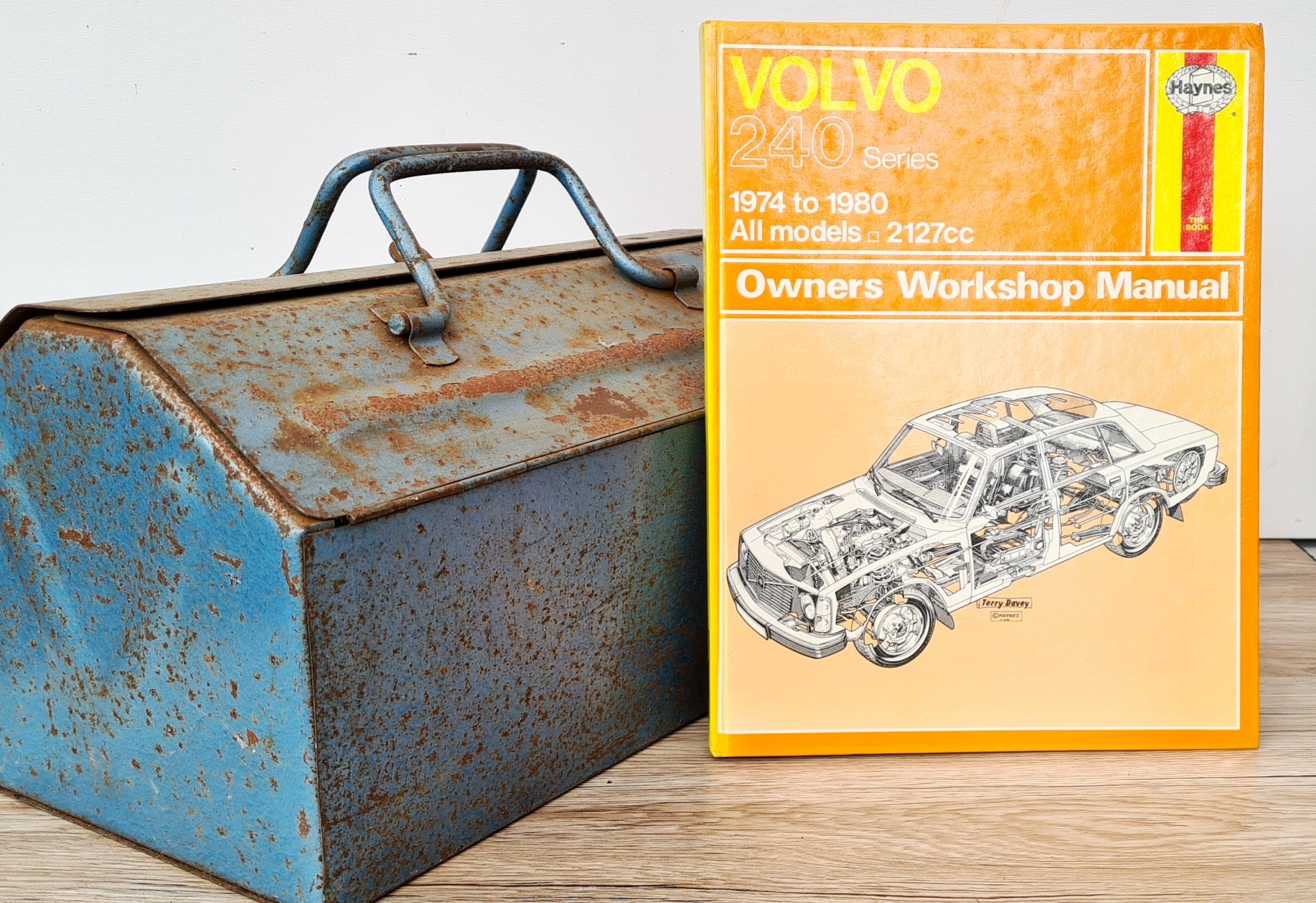 Volvo 240 Series Automotive Repair Manual: 1974 thru 1990